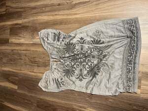 Julie's Closet Maternity Y2K Gray Mandala Graphic Flutter Sleeve Top